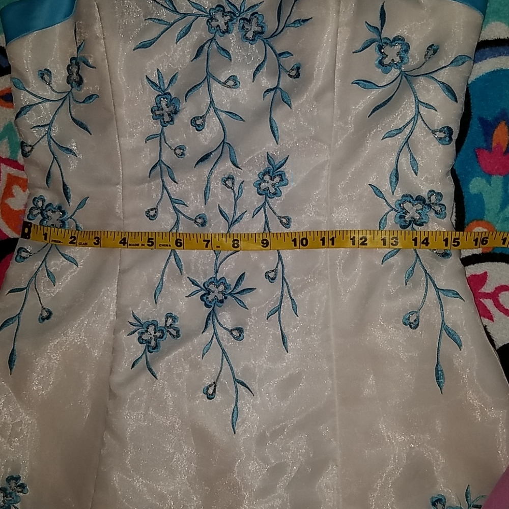 MASQUERADE PROM DRESS - Picture 5 of 8